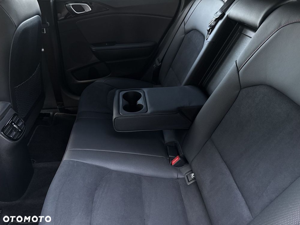 Kia Ceed 1.6 T-GDI GT DCT - 14