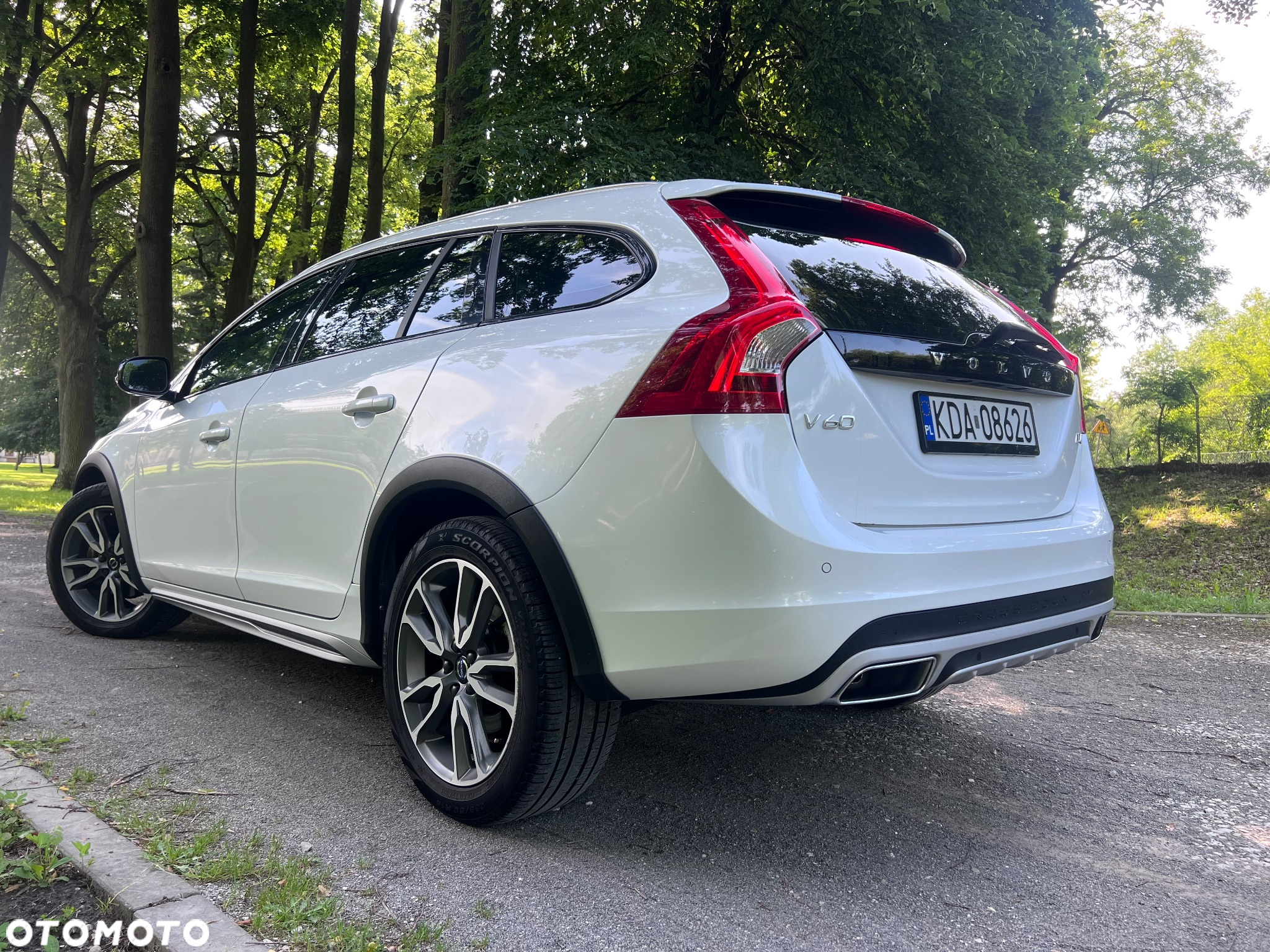 Volvo V60 Cross Country D4 Drive-E Momentum - 12