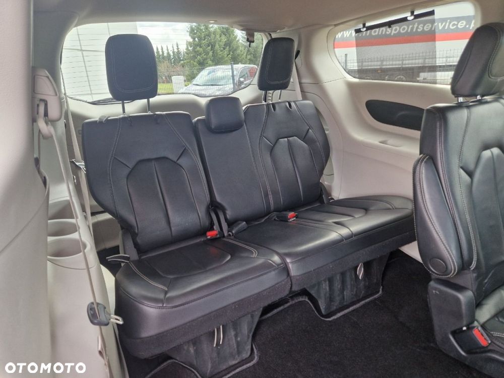 Chrysler Pacifica - 21