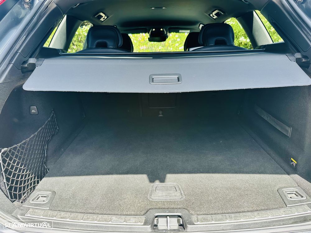Volvo XC 60 2.0 D4 R-Design AWD - 24