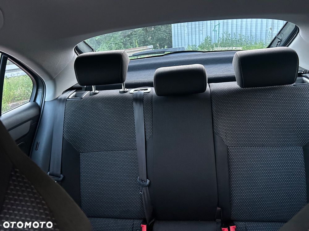 Skoda RAPID 1.2 TSI Ambition - 12