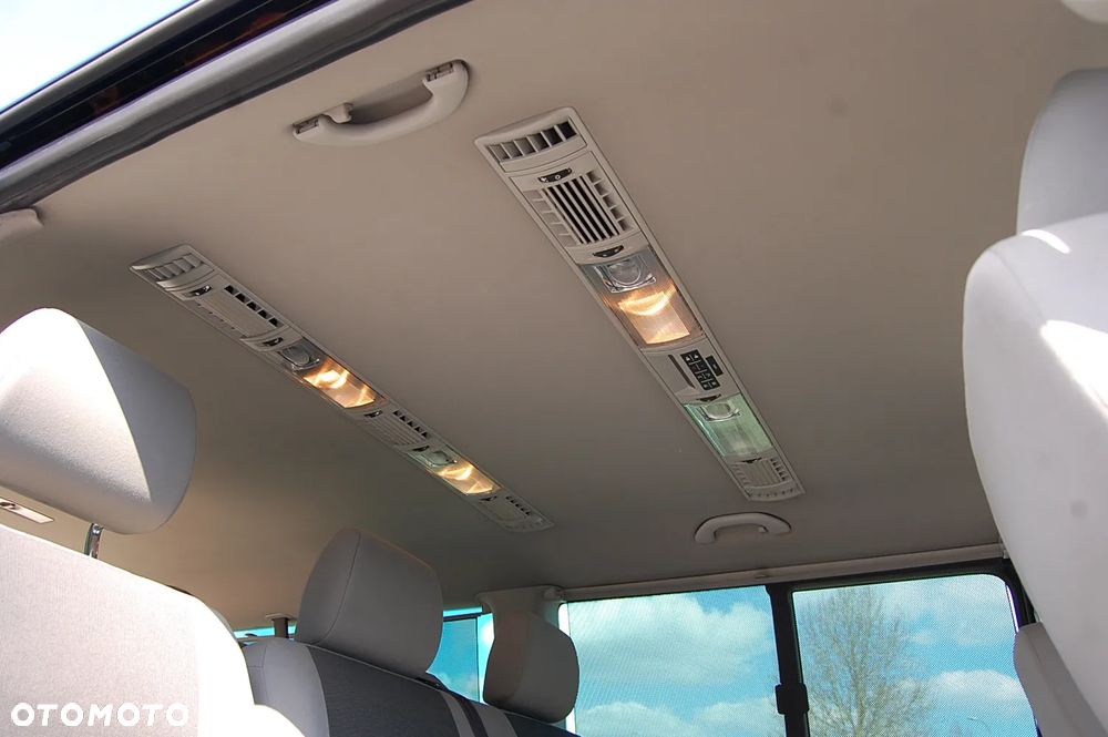 Volkswagen Caravelle - 27