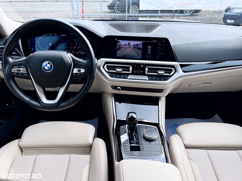 BMW Seria 3 330e Aut. Luxury Line - 12