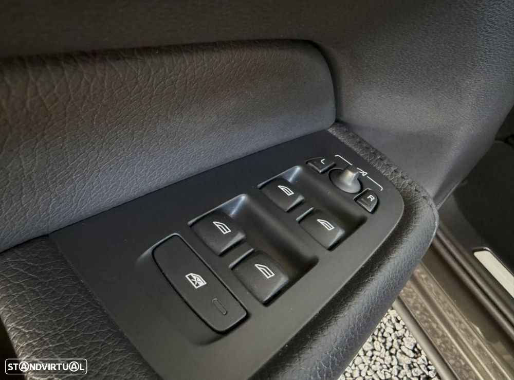 Volvo XC 60 2.0 T6 PHEV R-Design AWD - 32