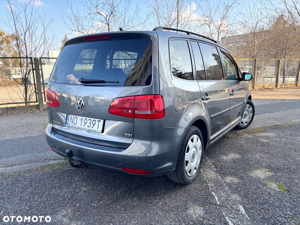 Volkswagen Touran - 11