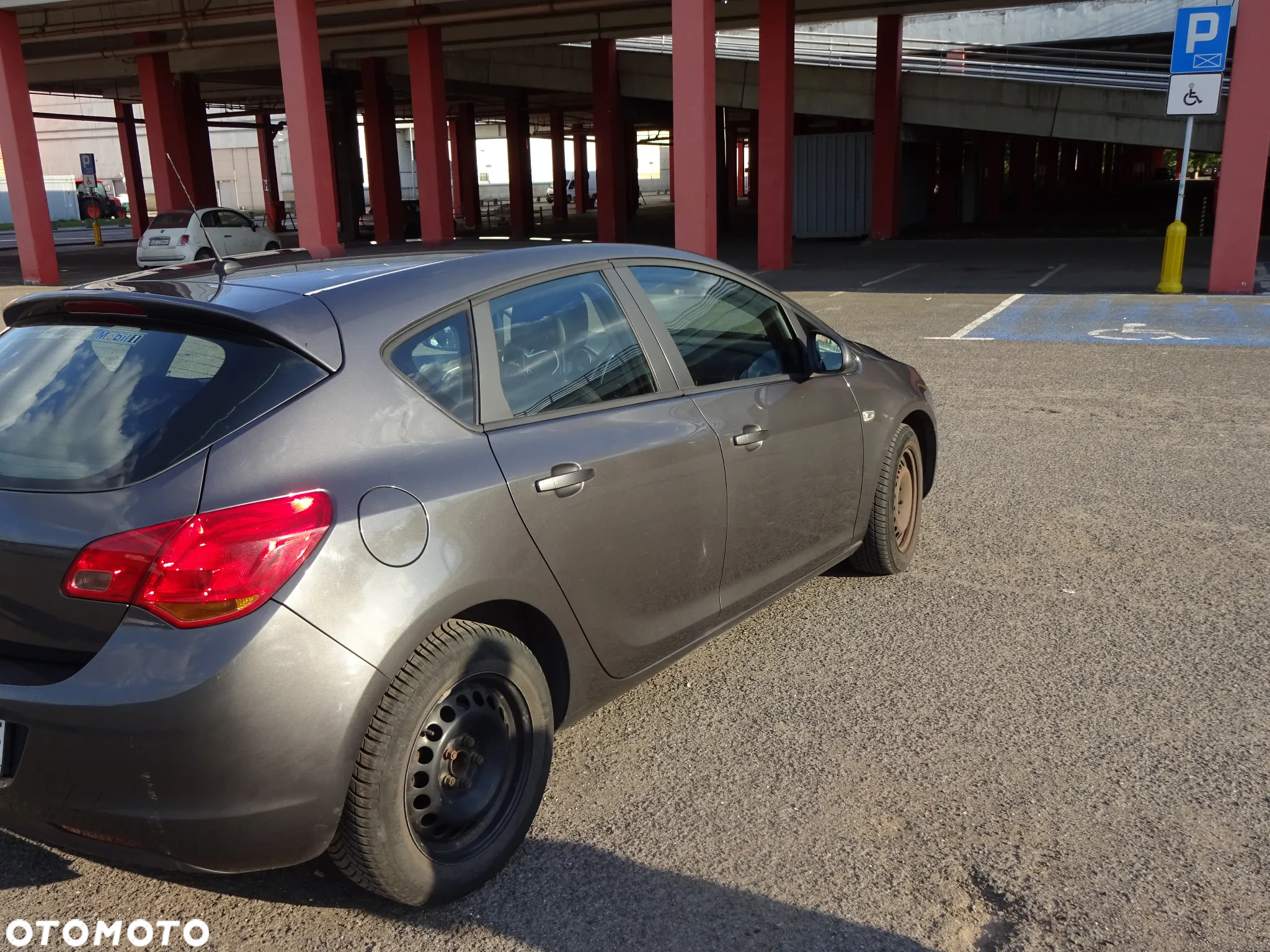 Opel Astra IV 1.6 Essentia - 12