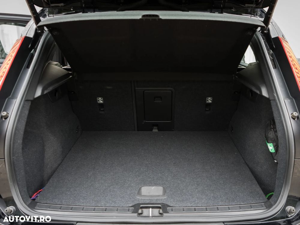 Volvo XC 40 B4 AT8 AWD Mild Hybrid Momentum Pro - 15