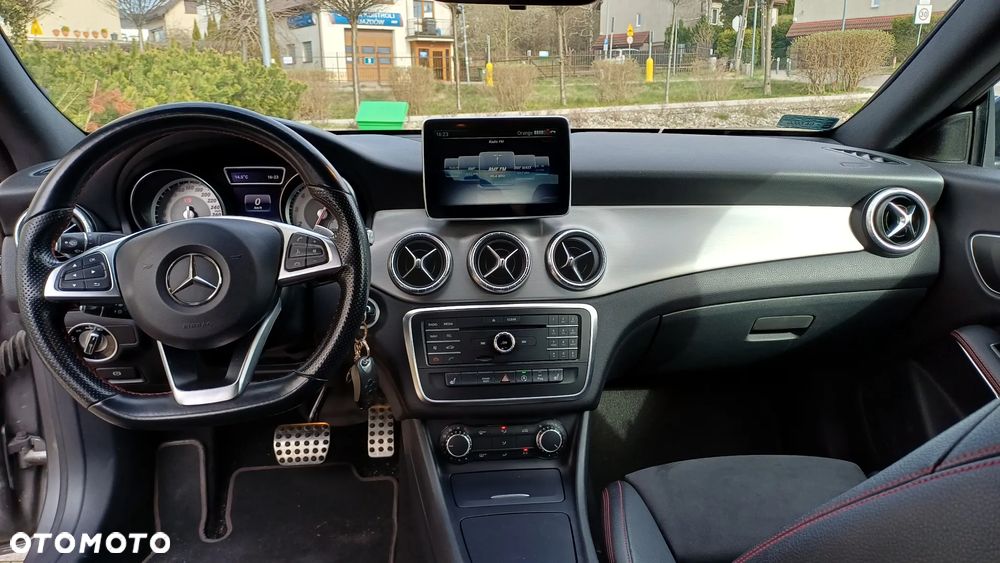Mercedes-Benz CLA 200 7G-DCT AMG Line - 22