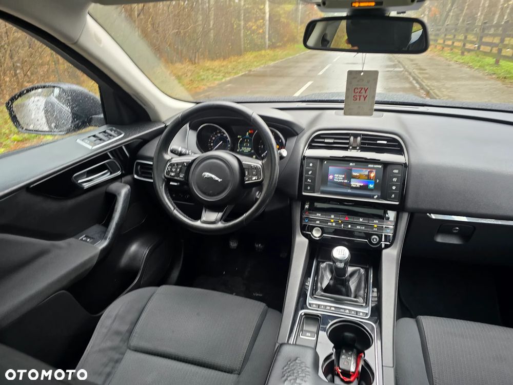 Jaguar F-Pace 2.0 i4D AWD Pure - 26