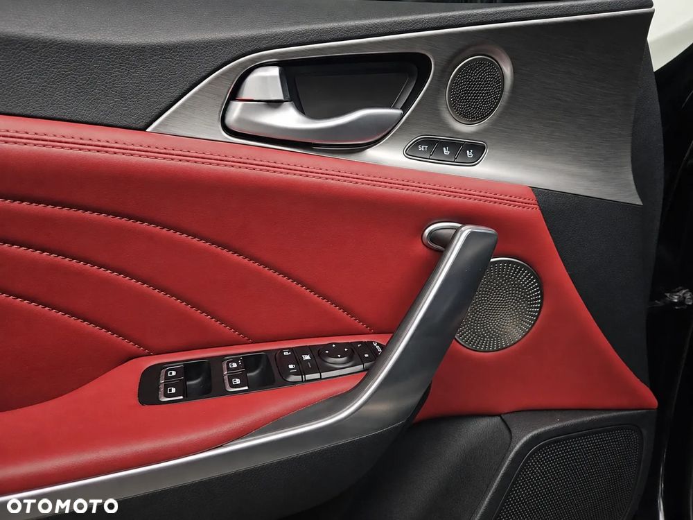 Kia Stinger - 25
