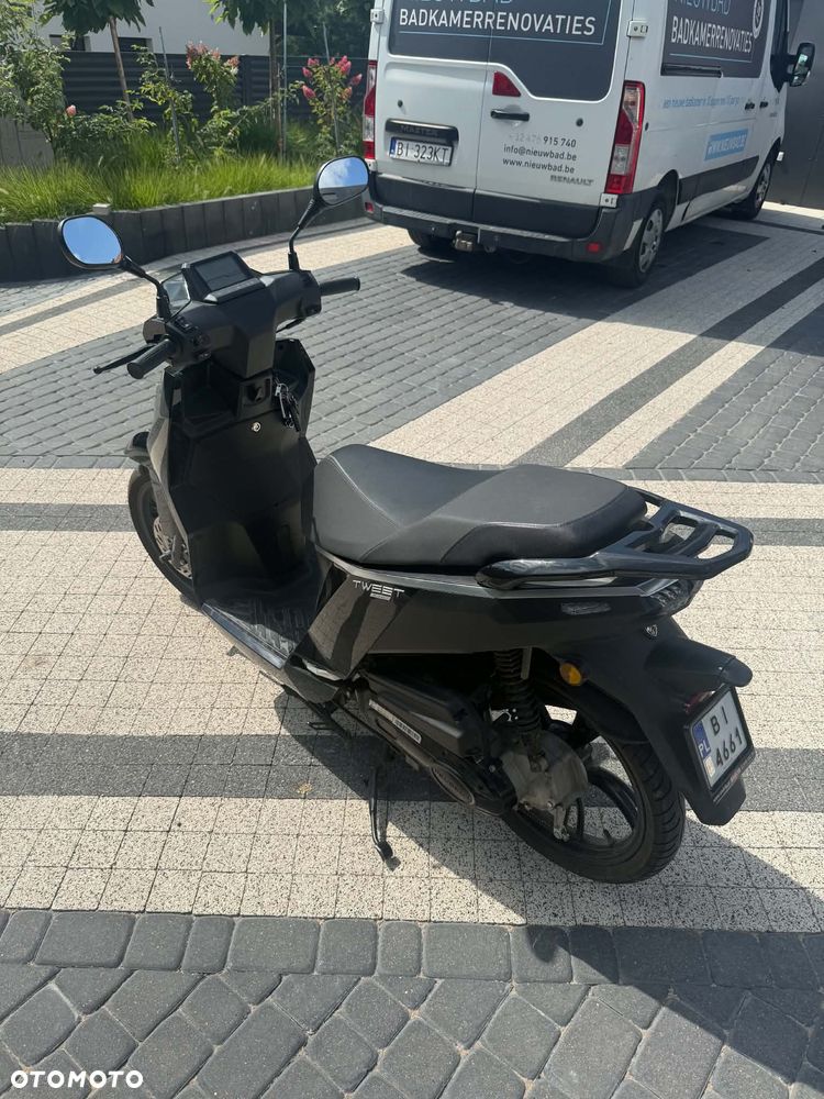 Peugeot Tweet - 2