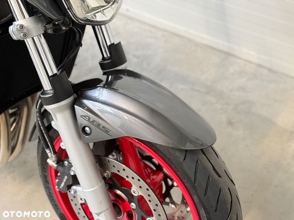 Suzuki GSR - 9