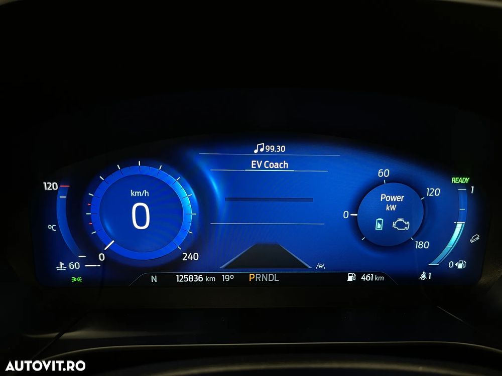 Ford Kuga 2.5 Duratec FHEV 4x4 ST-LINE - 32
