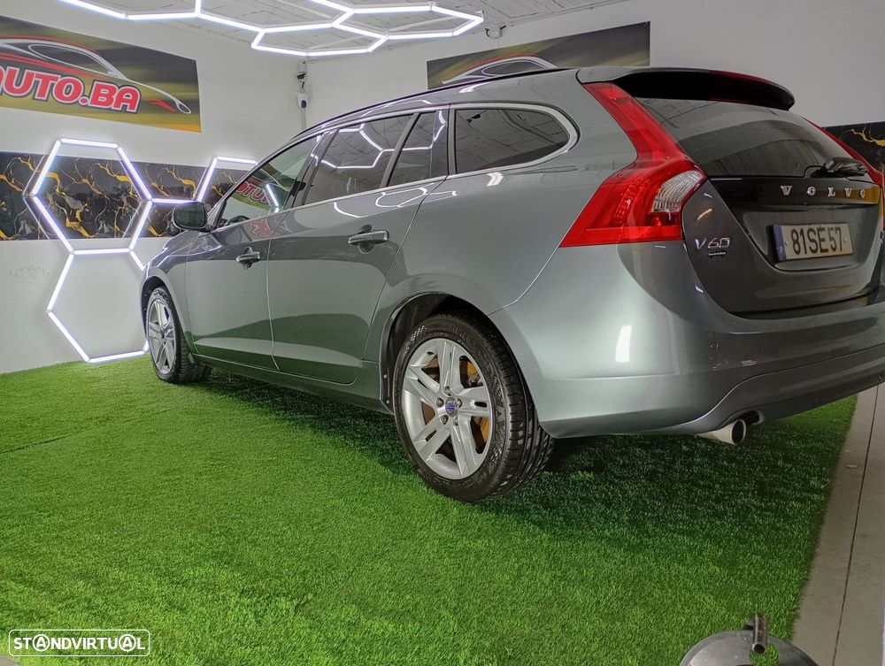 Volvo V60 2.0 D2 R-Design Momentum - 40