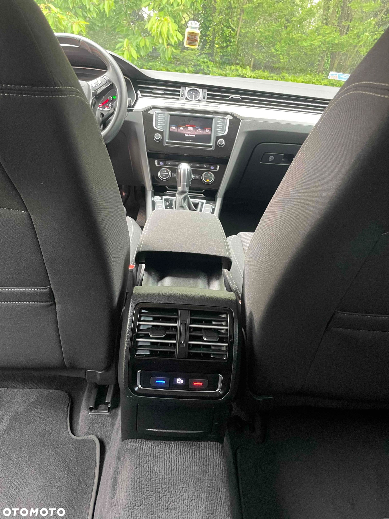 Volkswagen Passat - 11