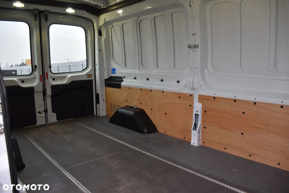 Ford Transit - 22