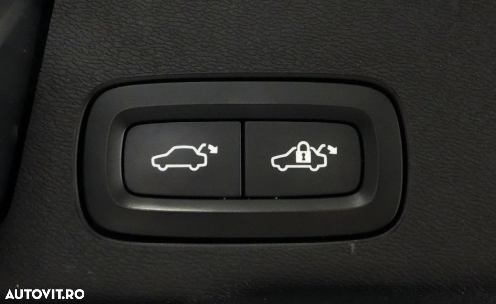 Volvo XC 60 B4 MHEV AWD Momentum Pro - 25