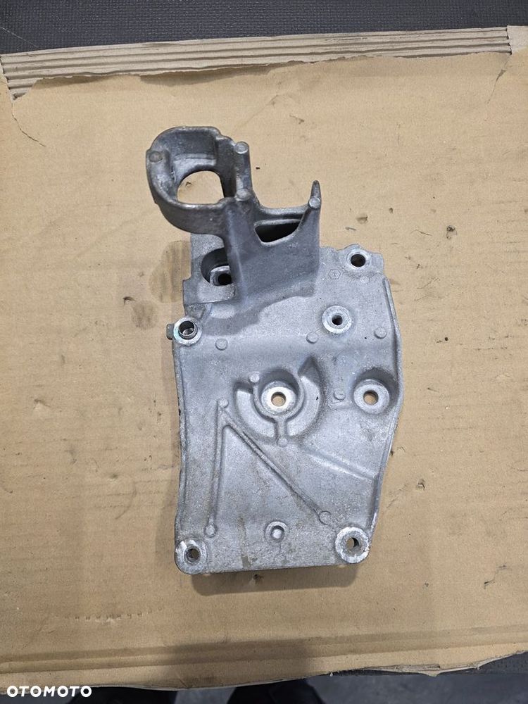 OPEL ASTRA L VI 6 1.5D ŁAPA WSPORNIK MOCOWANIE SPRĘŻARKI 9823598480 - 1