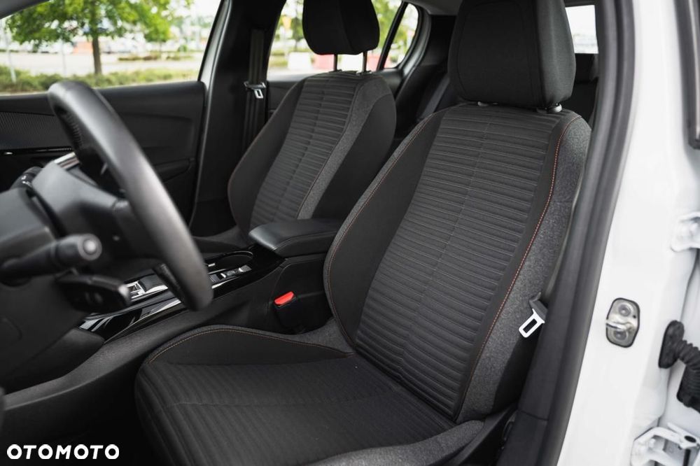 Peugeot 208 - 16