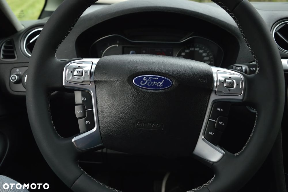 Ford Galaxy 2.0 TDCi DPF Champions Edition - 32