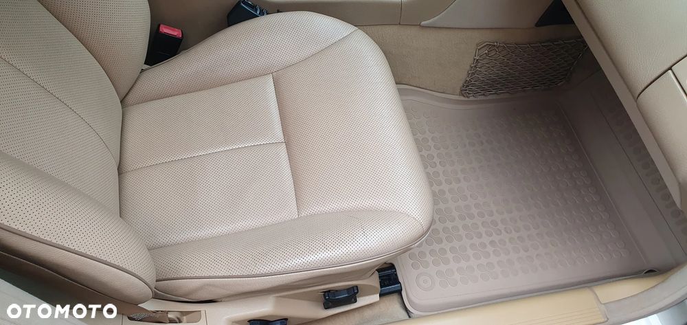 Mercedes-Benz Klasa E 320 T Avantgarde - 37