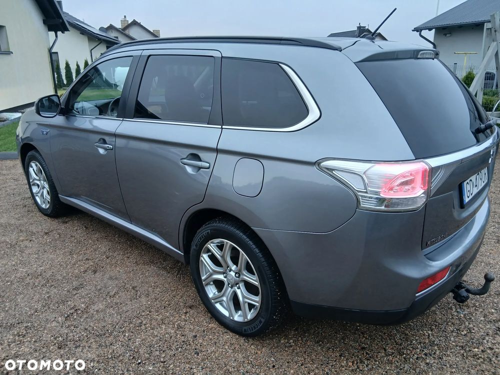 Mitsubishi Outlander - 2