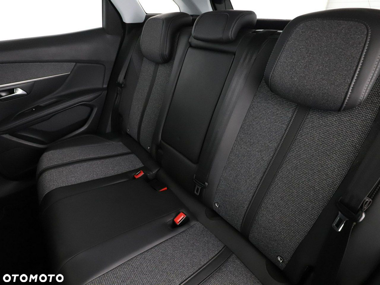 Peugeot 3008 1.2 PureTech Allure S&S EAT6 - 17