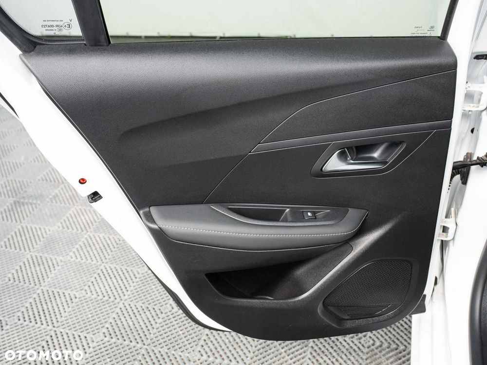 Peugeot 208 50kWh Allure - 26