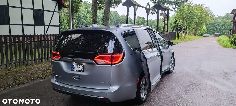 Chrysler Pacifica - 1