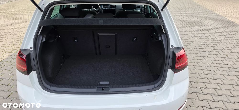 Volkswagen Golf e-Golf - 11