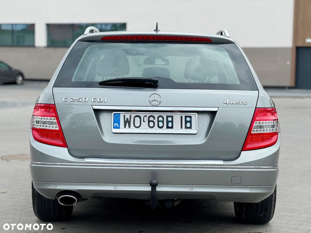 Mercedes-Benz Klasa C 250 CDI DPF 4Matic 7G-TRONIC BlueEFFICIENCY Elegance - 15