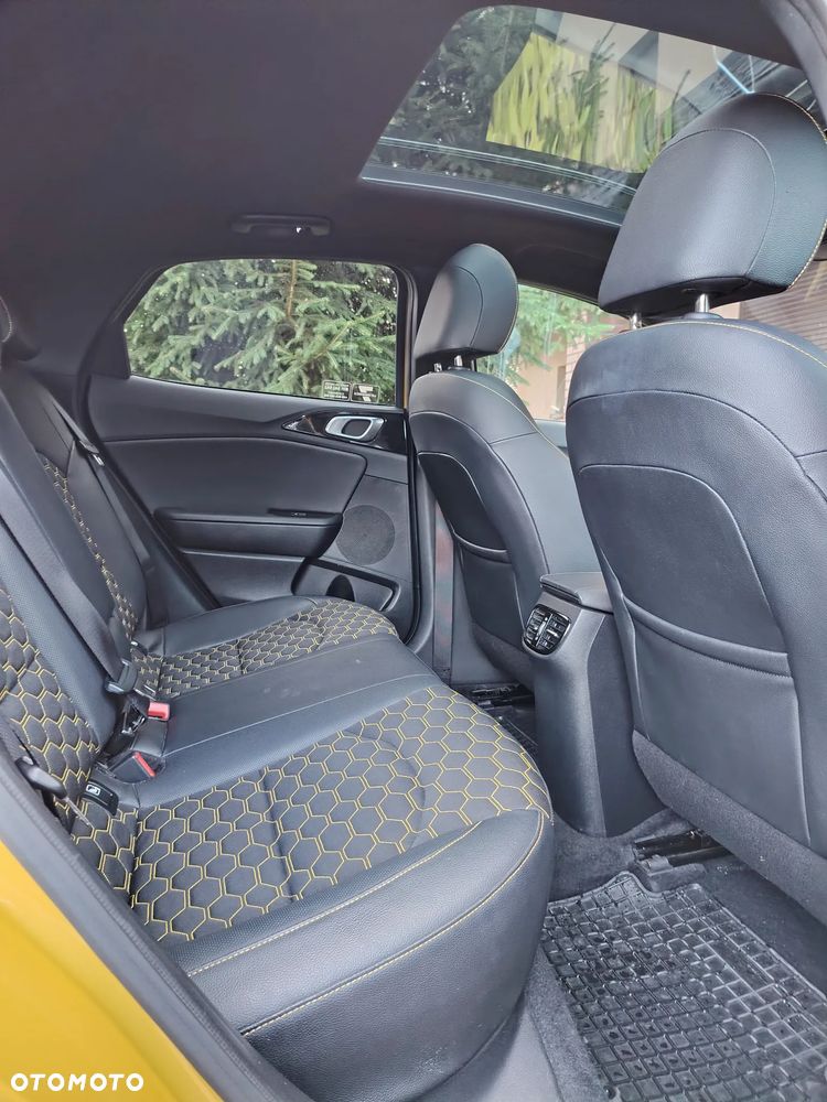 Kia XCeed - 12