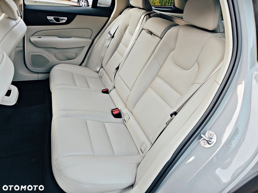 Volvo V60 Cross Country B4 D AWD Ultimate - 29