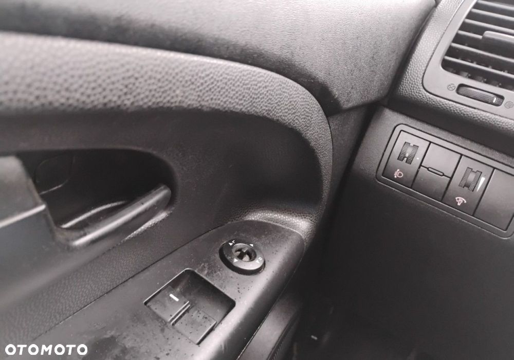 Kia Venga - 11
