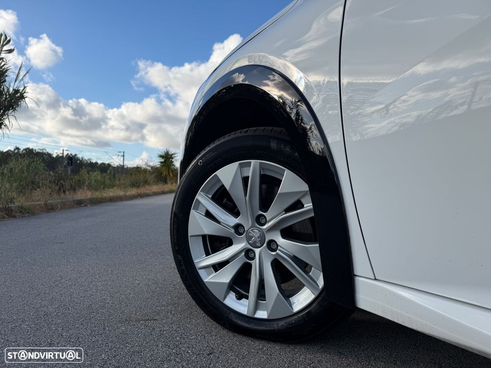 Peugeot e-208 Active Pack - 13