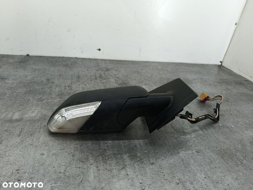 LUSTERKO PRAWE VW POLO IV FL 9N LA7R - 2