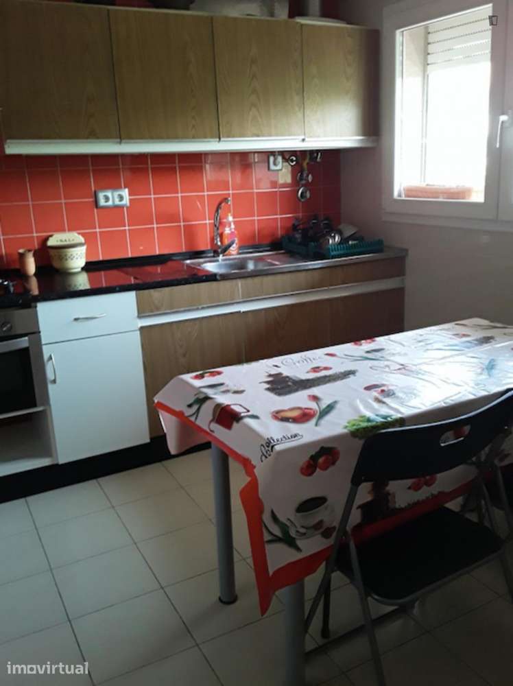 Quarto - localizado em Alto de São João Coimbra - Grande imagem: 3/6