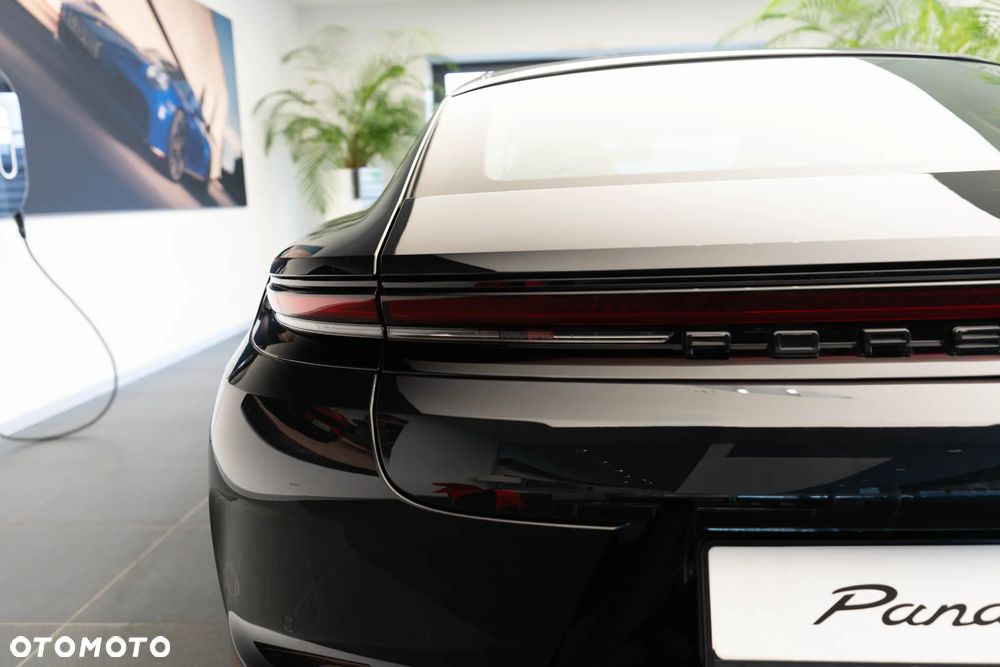 Porsche Panamera 4 E-Hybrid PHEV - 37