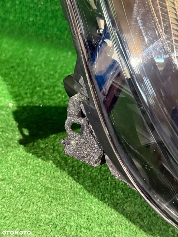 REFLEKTOR PRAWY OPEL ASTRA J GTC XENON NR:667 - 2