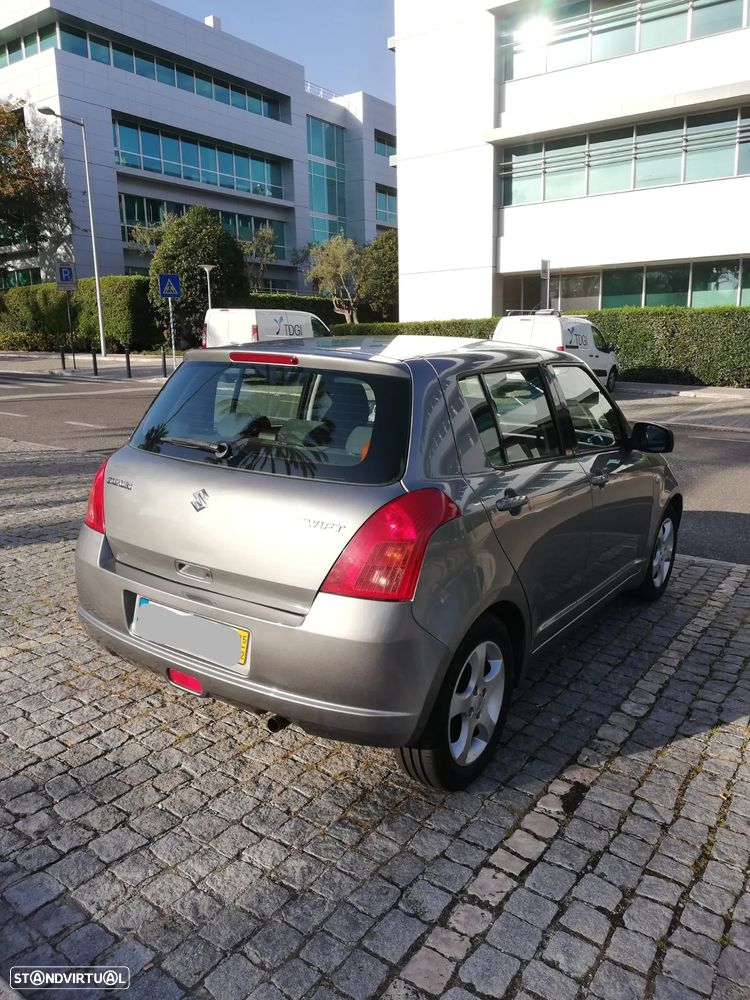 Suzuki Swift 1.3 16V GA - 4