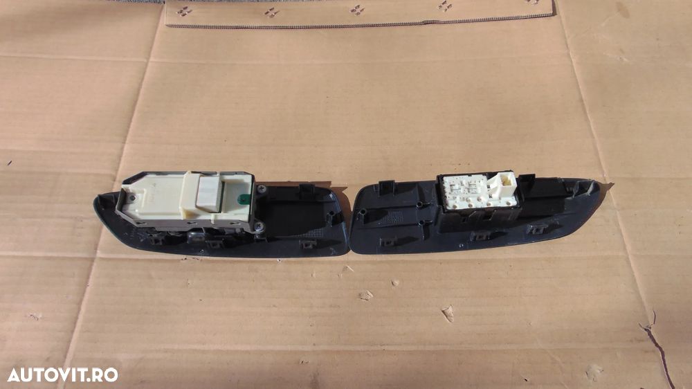Butoane stanga/dreapta electrice Toyota Auris an 2008 cod 74232-02540 - 3