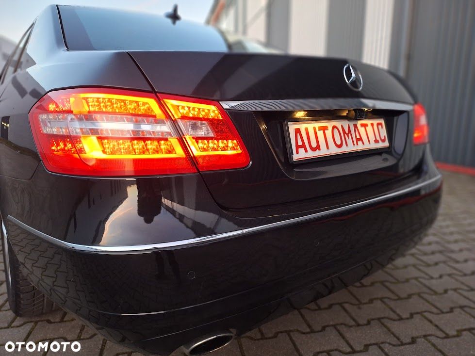 Mercedes-Benz Klasa E 200 CGI BlueEFFICIENCY 7G-TRONIC Avantgarde - 24