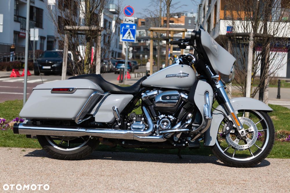 Harley-Davidson Touring Street Glide - 2
