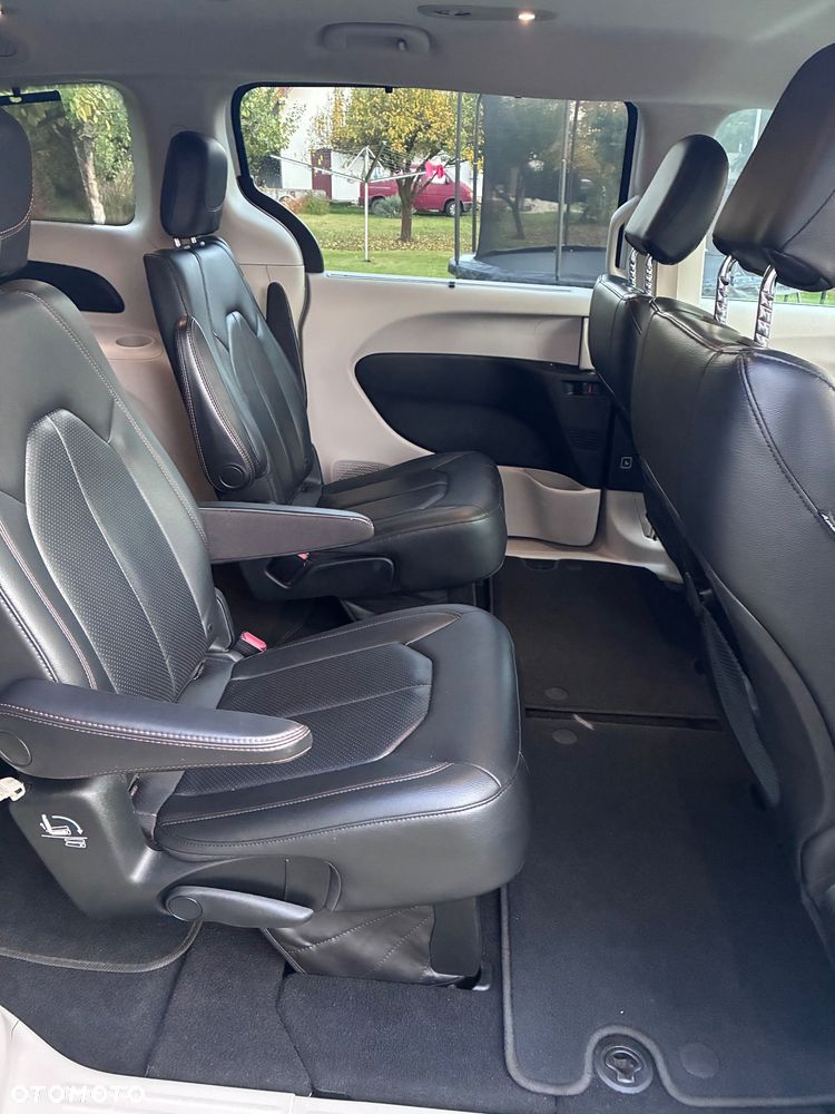 Chrysler Pacifica - 18