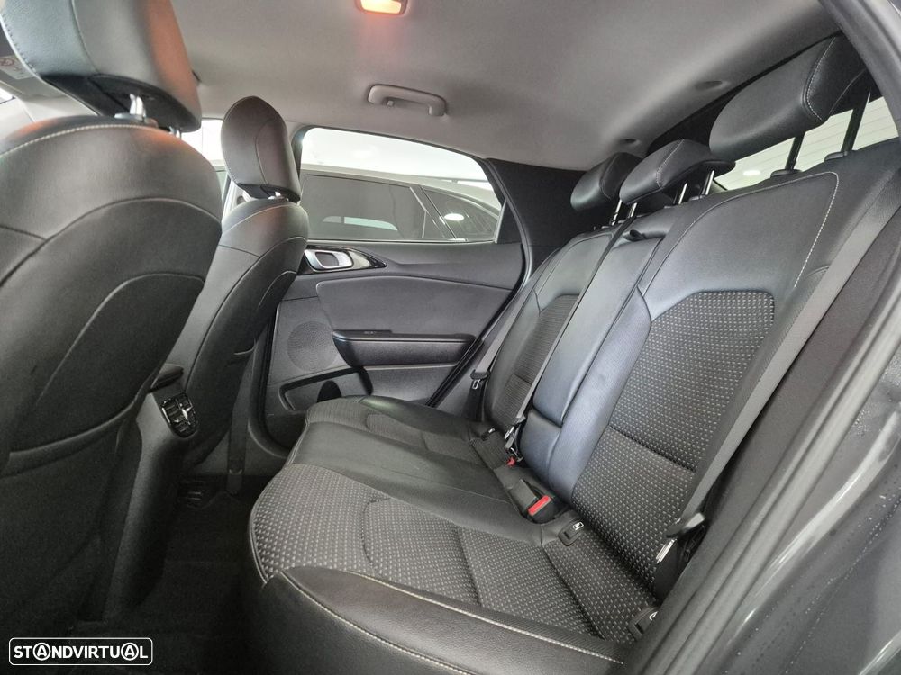 Kia XCeed 1.6 CRDi MHEV Drive - 12