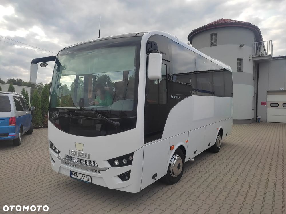 Isuzu Novo - 1