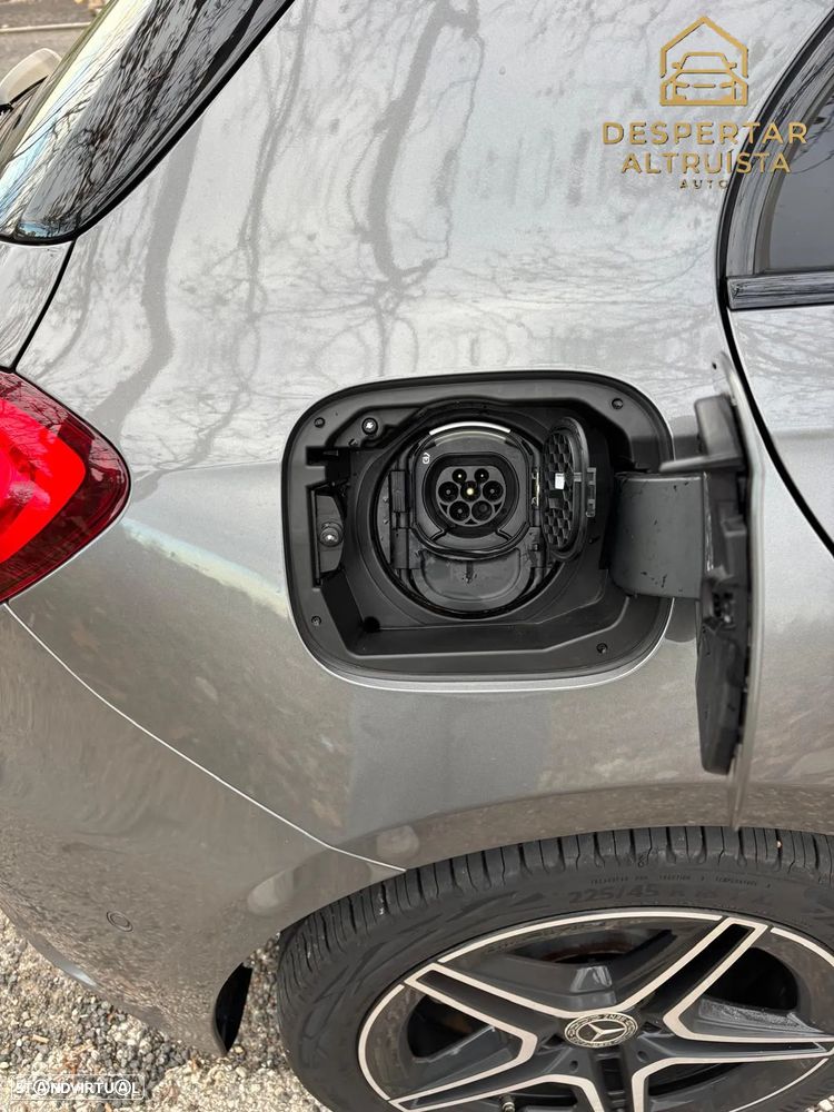 Mercedes-Benz A 250 e 8G-DCT AMG Line - 6