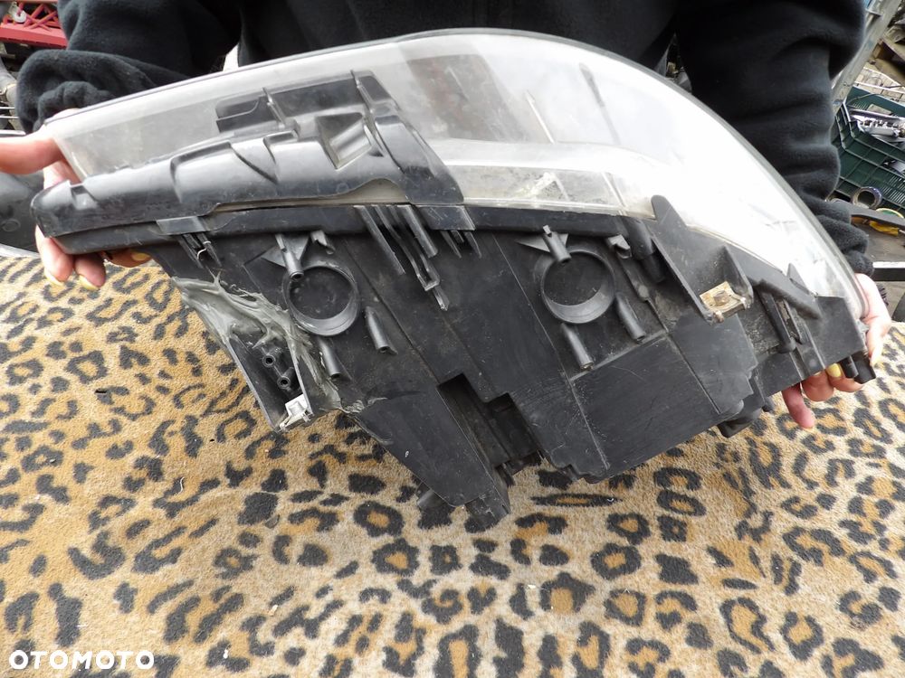 BMW - F10 - H7 - LEWA LAMPA PRZEDNIA - USZELNIONA - POKLEJONE UCHWYTY - SPALONA KOSTKA - ZALANE GNIAZDO - UK - 7203241 - 4