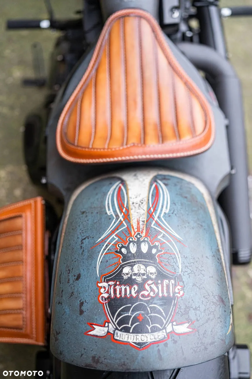 Harley-Davidson Softail Breakout - 23