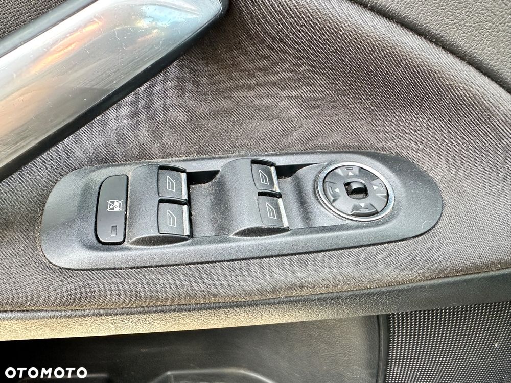 Ford Mondeo 2.0 Ghia - 13